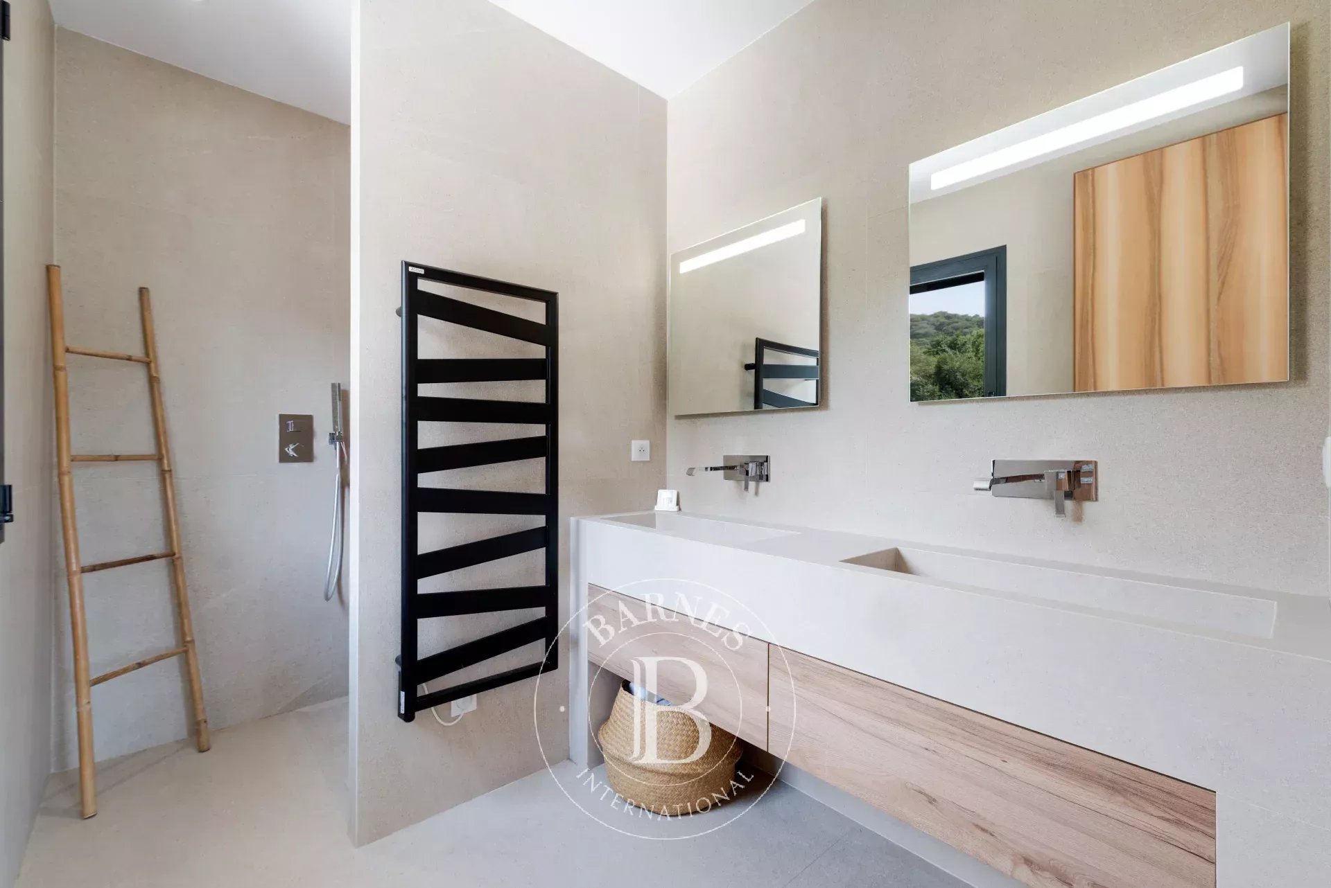 Saint-Paul-de-Vence - villa contemporaine avec piscine à deux pas du village