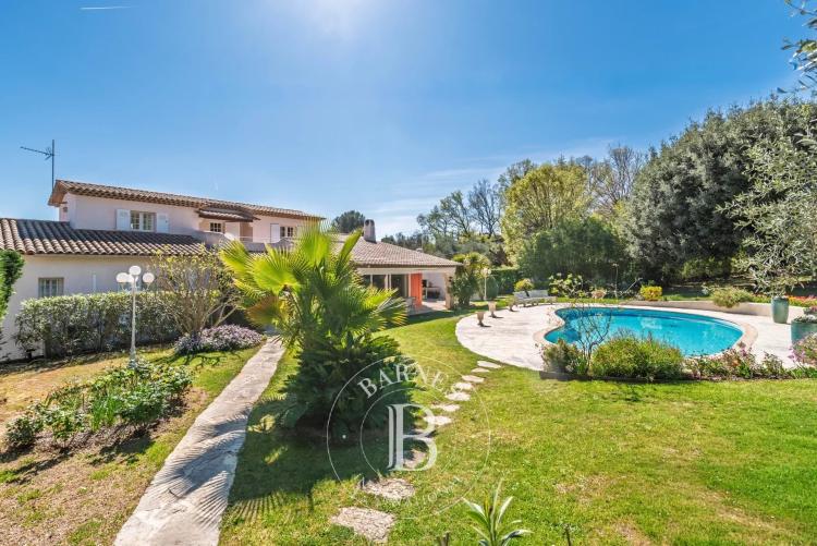 Le Rouret – Villa vue mer, domaine fermé, plein sud, 4 chambres, sous-sol complet