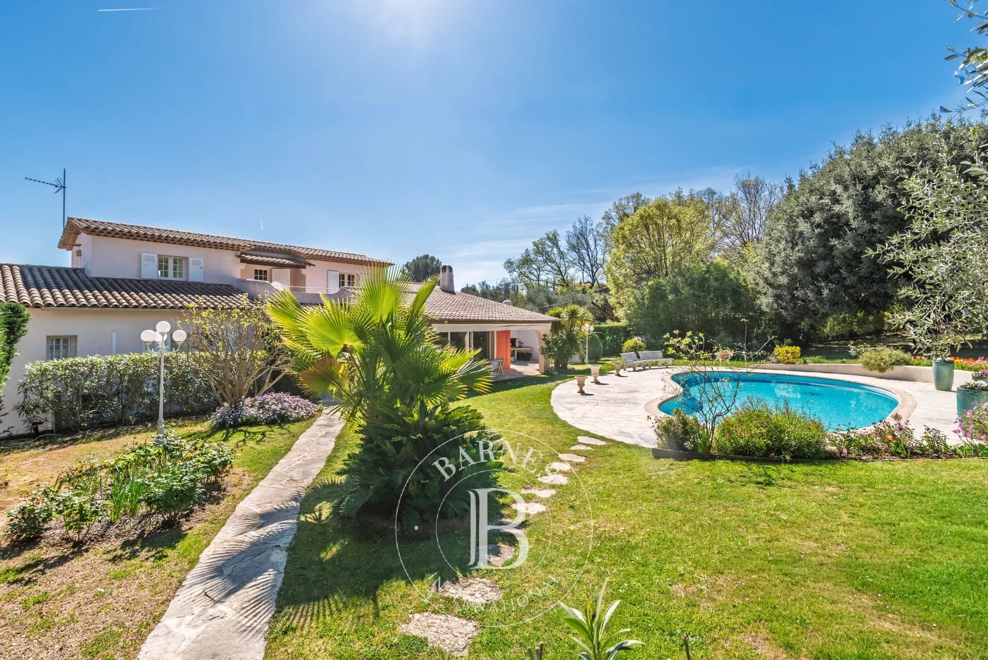 Le Rouret – Villa vue mer, domaine fermé, plein sud, 4 chambres, sous-sol complet