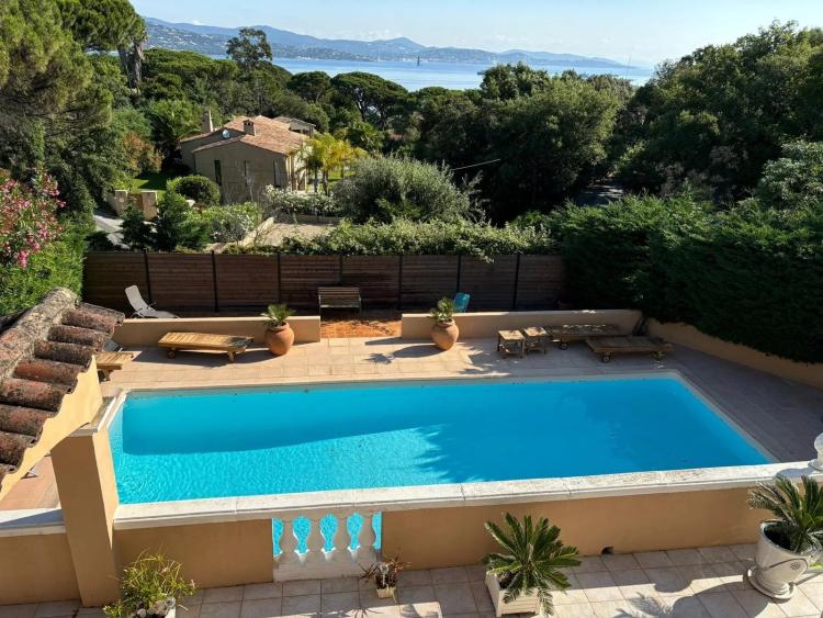 GASSIN – VILLA AVEC VUE MER À QUELQUES MINUTES DE SAINT-TROPEZ