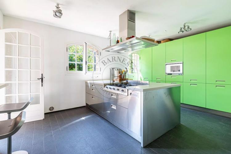 PROCHE MOUGINS – MAS EN PIERRE