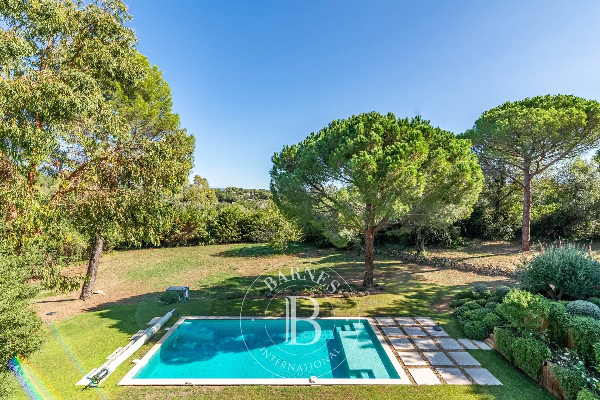 Valbonne, - Domaine fermé - 5 chambres en suite - Piscine - Appartement