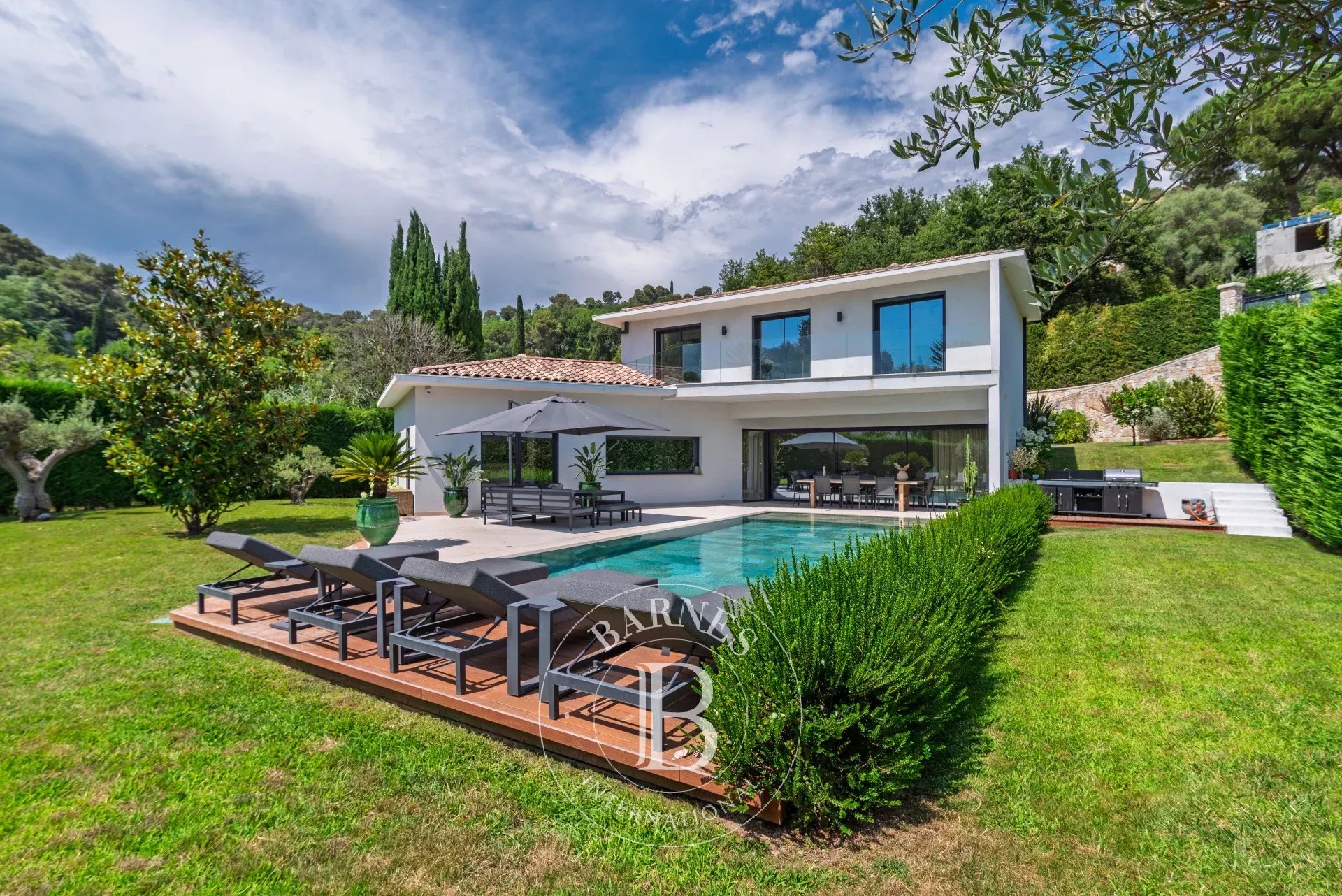 Saint-Paul-de-Vence - villa contemporaine avec piscine à deux pas du village