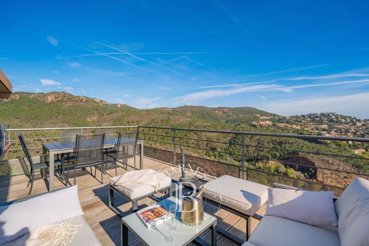 THÉOULE - VILLA CONTEMPORAINE - VUE MER PANORAMIQUE