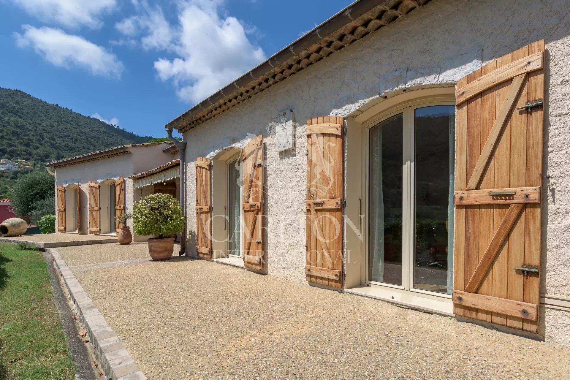 Havre de paix, proche de Nice, villa avec piscine