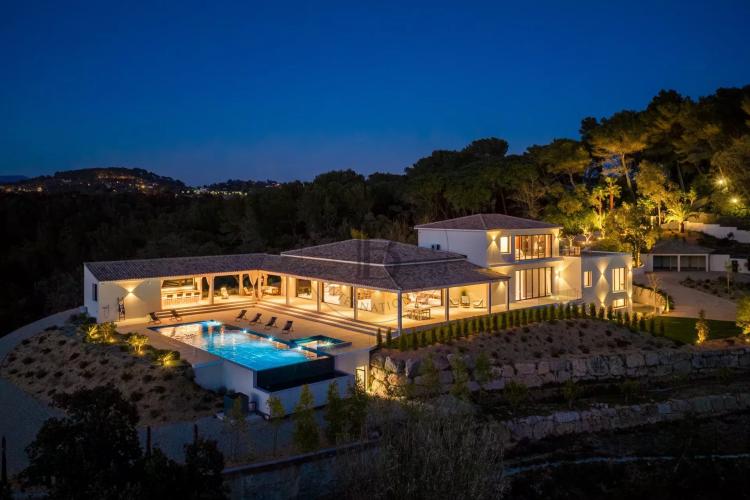 MOUGINS - PROPRIÉTÉ D’EXCEPTION - VUE PANORAMIQUE MER ET MONTAGNE