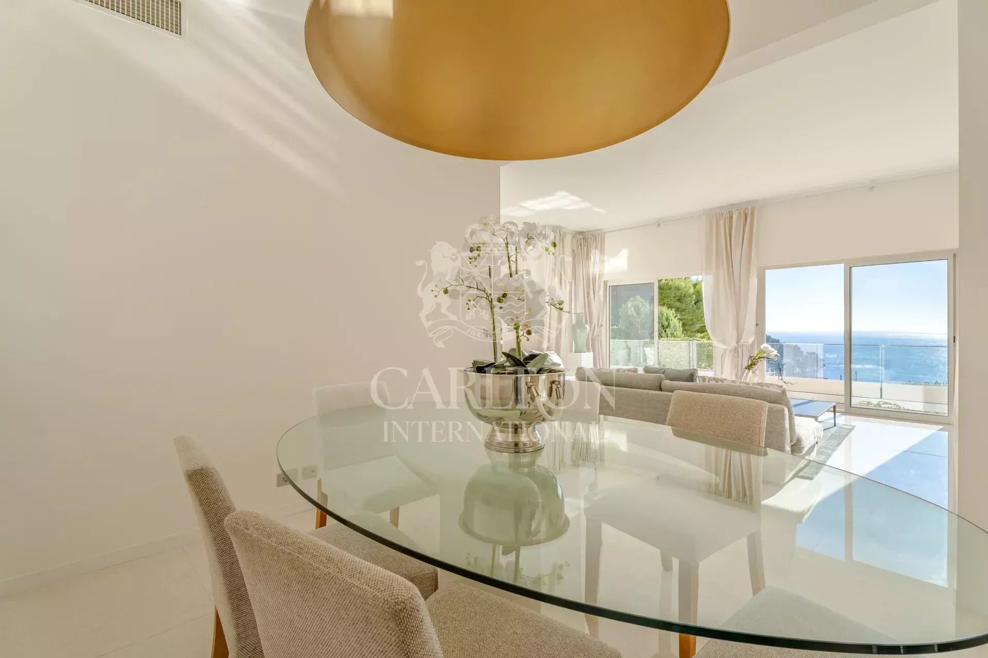 Villa contemporaine avec vue mer panoramique à Èze Bord de Mer