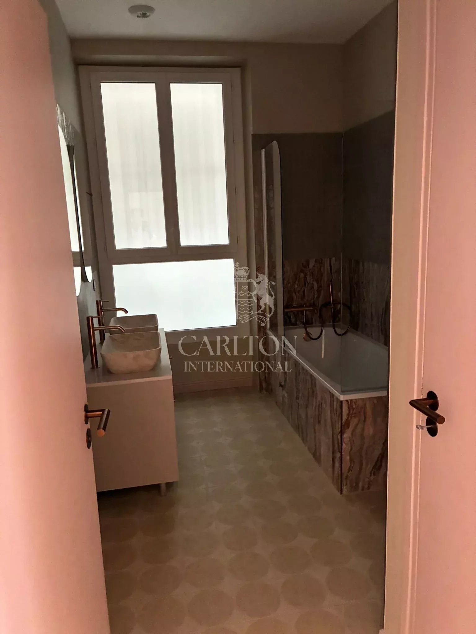 Appartement refait à neuf – Carré d’Or, Nice