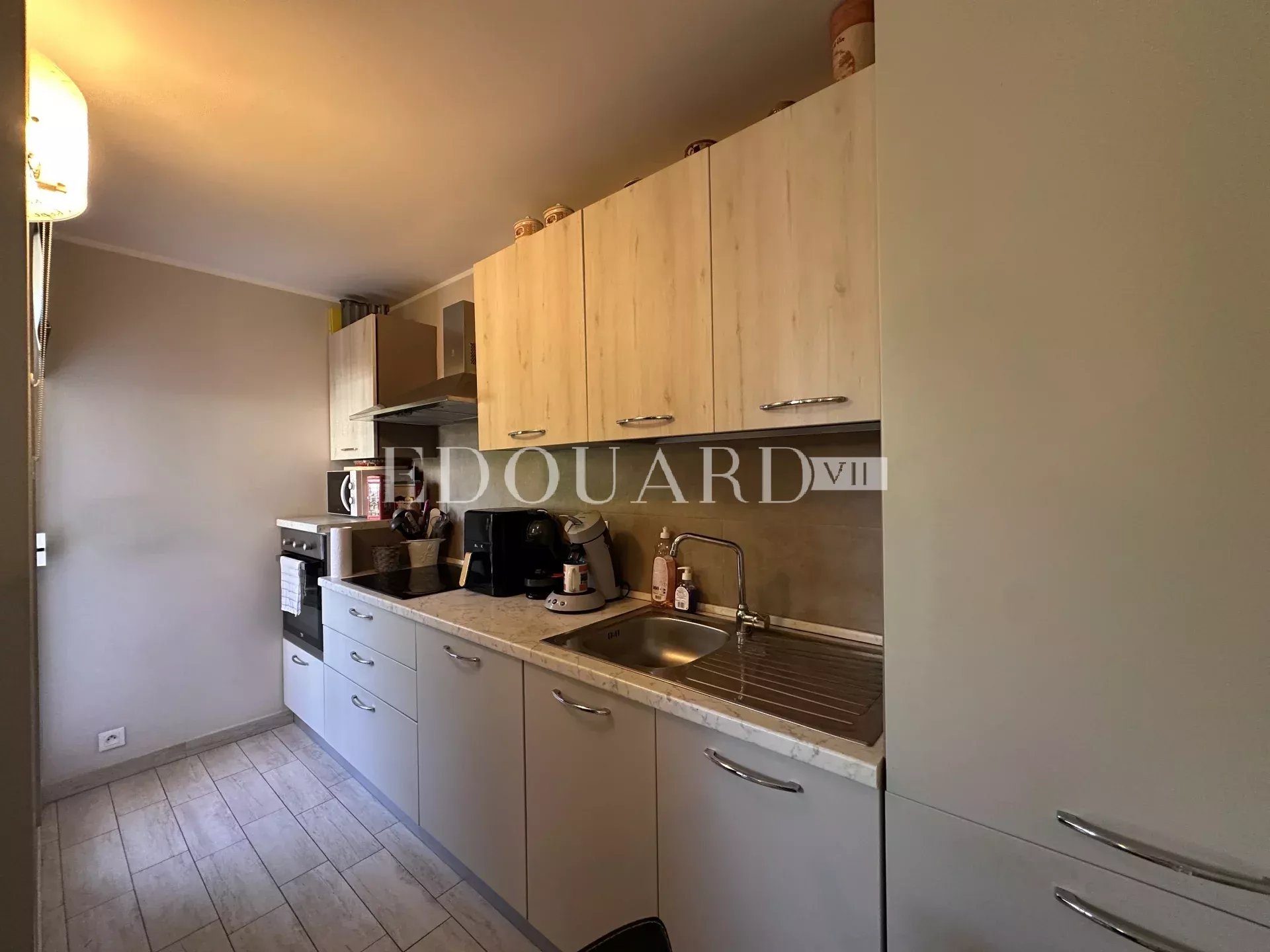 En exclusivité studio en très bon état avec belle terrasse couverte, idéal investissement locatif