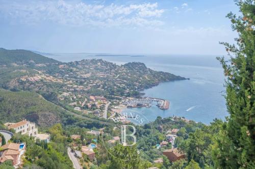SUPERBE VILLA : THEOULE SUR MER