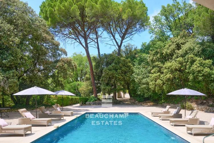 Château d'exception de 15 chambres au cœur d'un domaine préservé – Lorgues