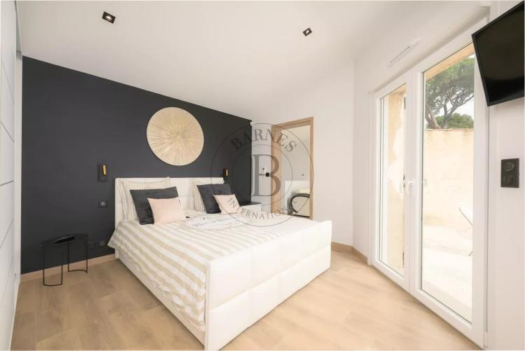 PROCHE MOUGINS - VILLA PROVENÇALE RENOVEE - VUE MER PANORAMIQUE