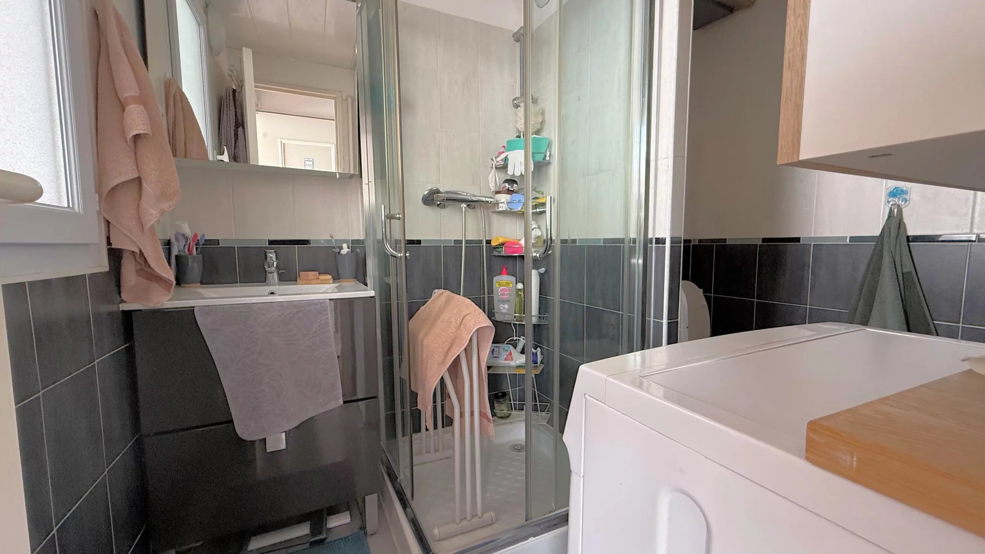 AGAY CAP ESTEREL grand T2 type large de 51m² habitables