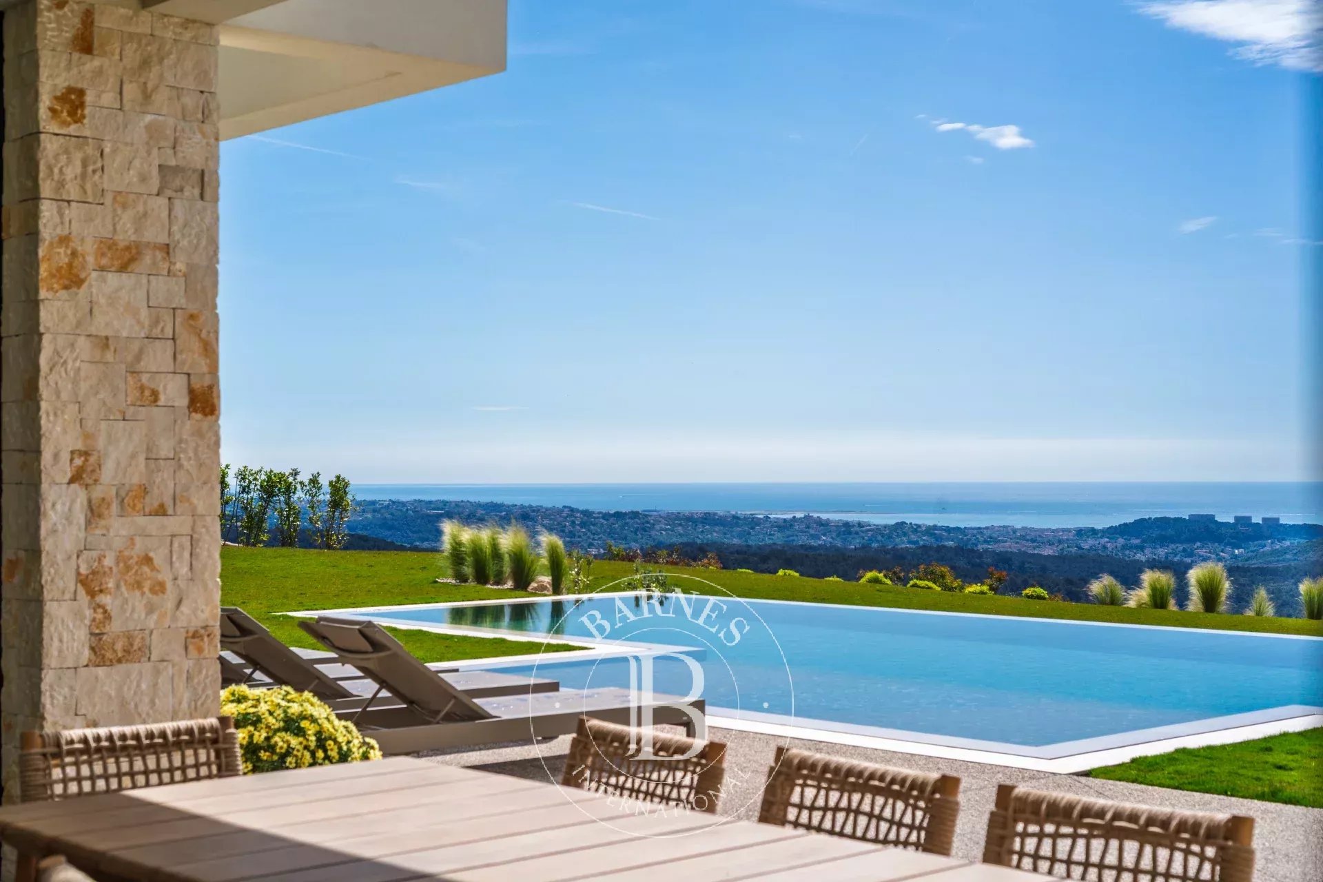 Roquefort-les-Pins - Domaine résidentiel très prisé - Villa neuve vue mer panoramique
