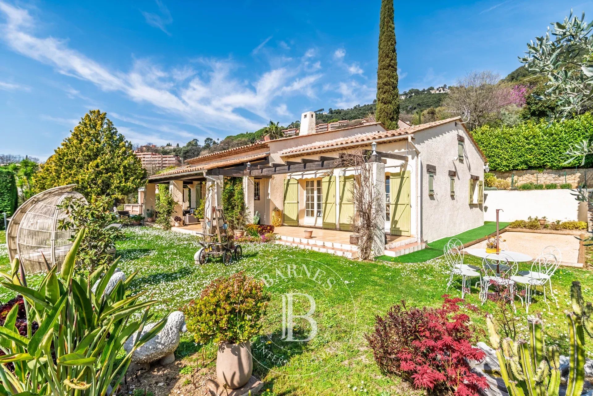 Grasse Saint-Jean - Villa avec appartement indépendant en position dominante vue mer au calme