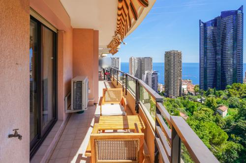 BEAUSOLEIL - 3 PIECES - CAVE, PARKING ET PISCINE