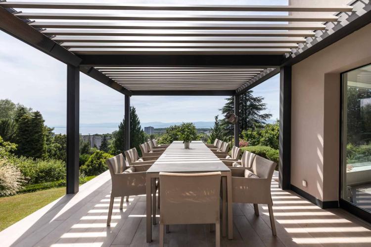 Villa moderne de standing de plus de 350 m² avec vue sur le lac