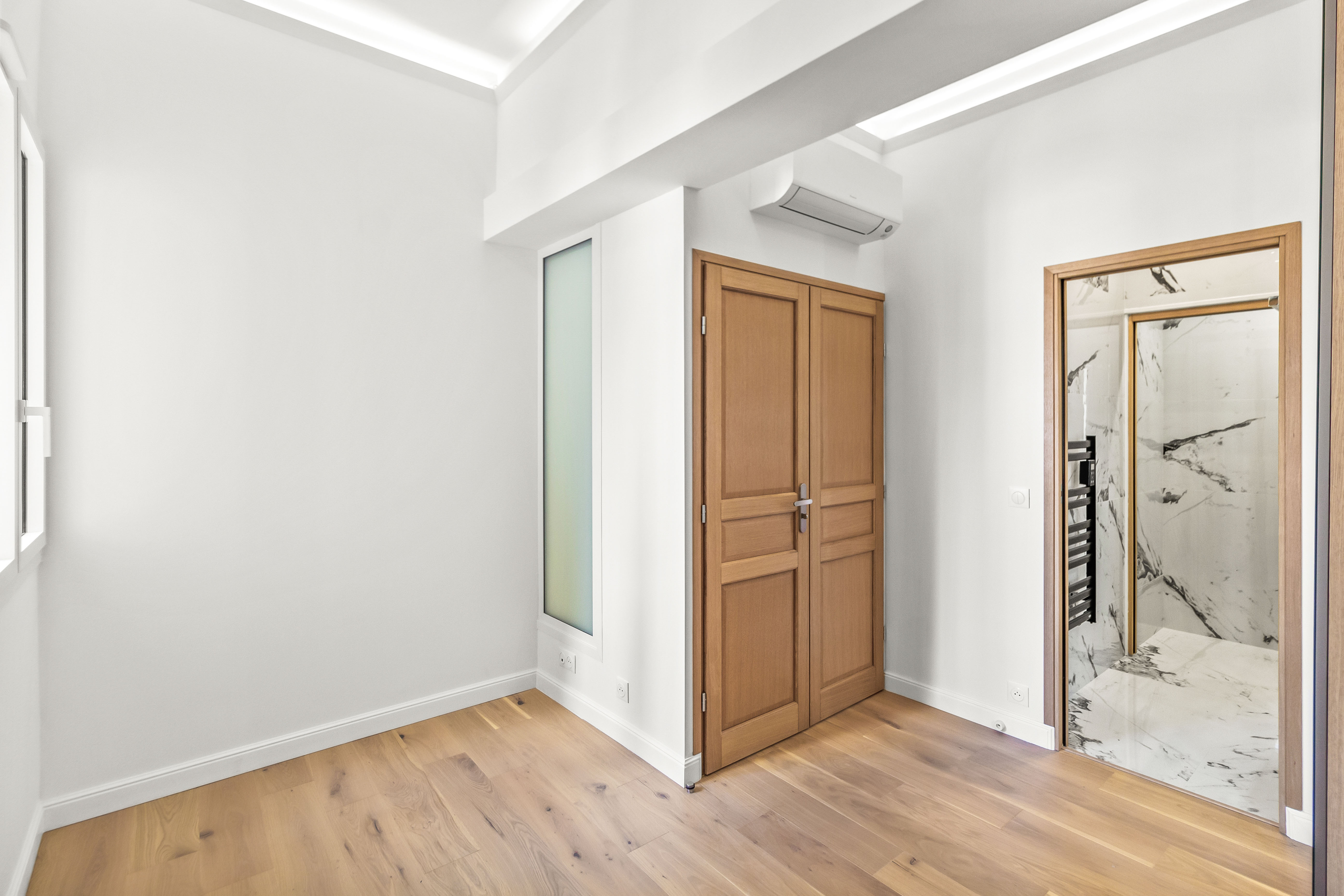 L'Ambassador: Appartement de deux pièces entièrement rénové