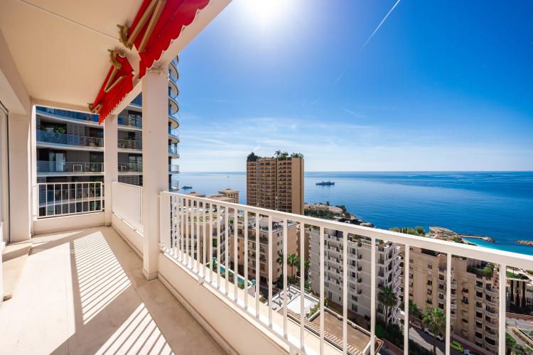 GRAND DEUX PIECES RÉNOVÉ AVEC VUE MER