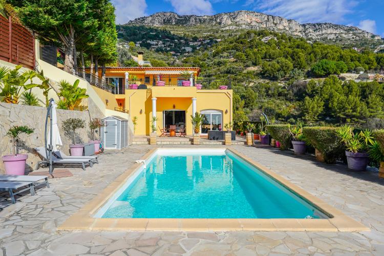 SAINT-LAURENT-D'ÈZE - VILLA - PISCINE