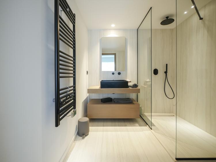 CAP MARTIN - VILLA CONTEMPORAINE - SECTEUR PRISÉ