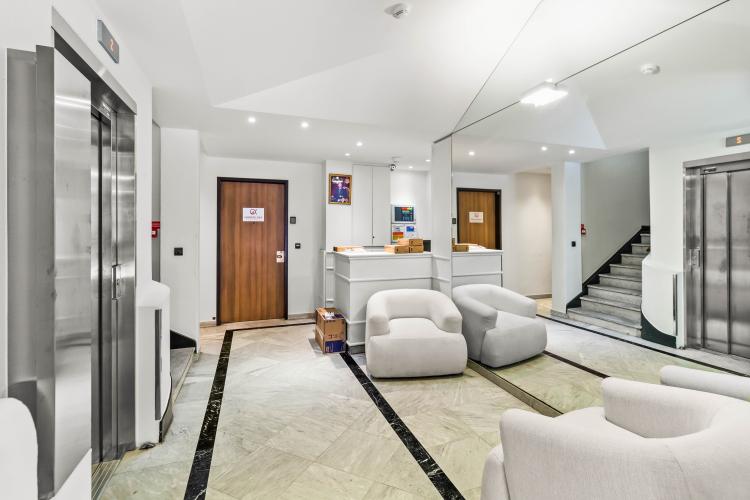 L'Ambassador: Appartement de deux pièces entièrement rénové