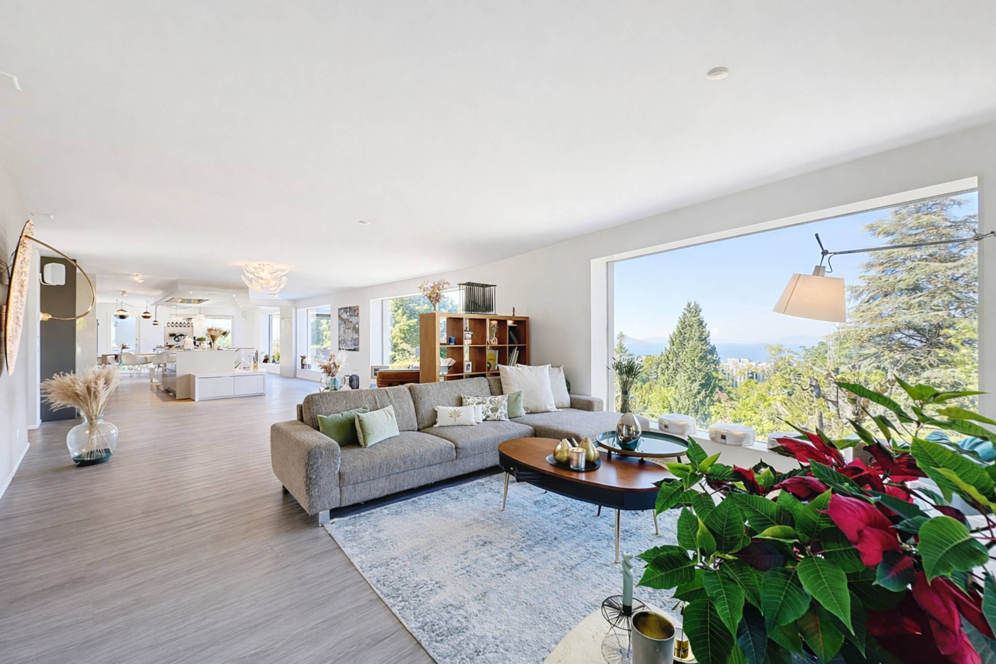 Villa moderne de standing de plus de 350 m² avec vue sur le lac