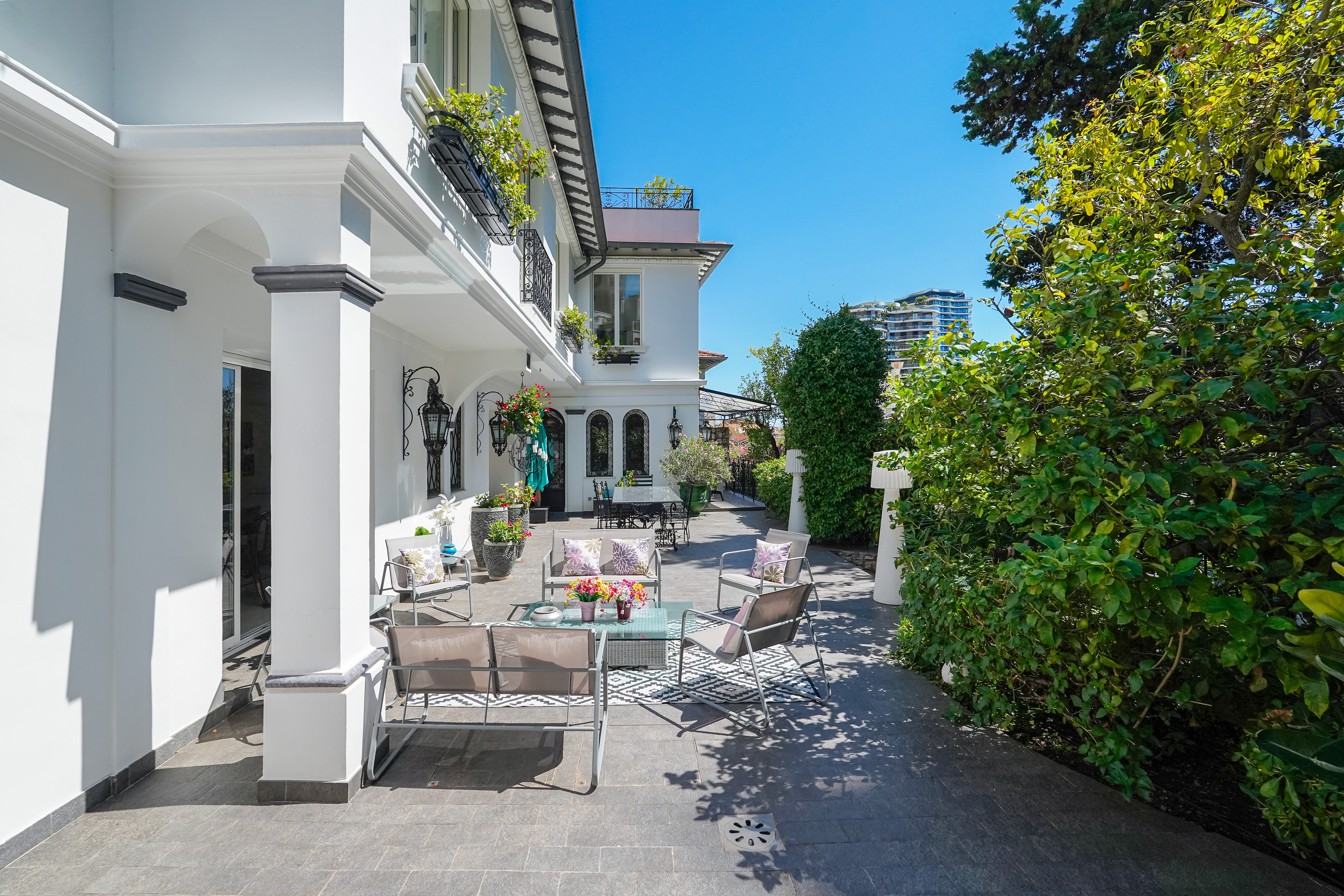 RARE - VILLA INDÉPENDANTE À MONACO - JARDIN & PISCINE