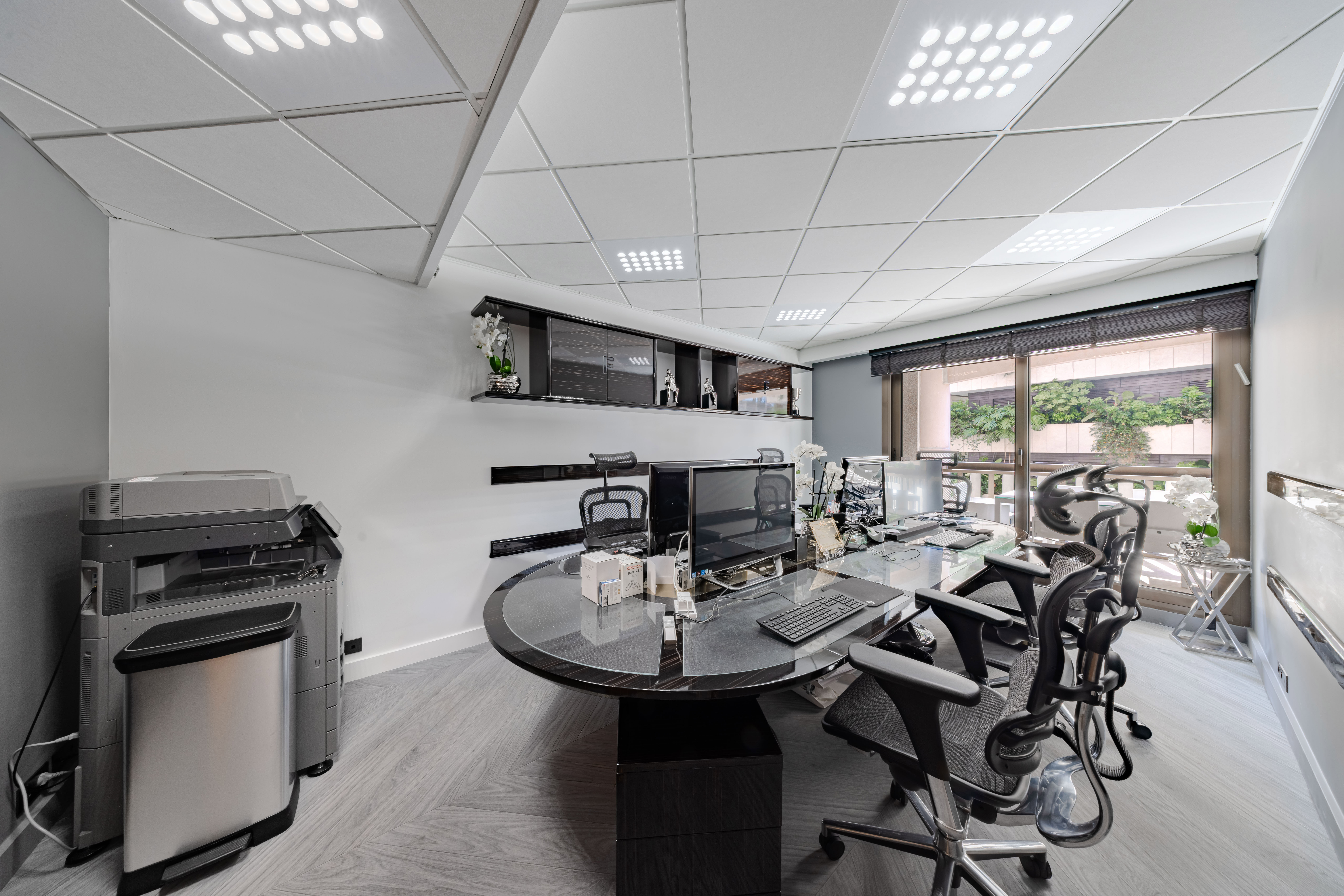 SPACIEUX BUREAUX - CARRE D'OR