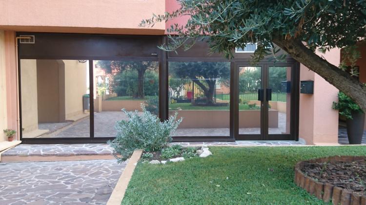 ievAN_vitrine-bis-moyen--1665758658.jpg