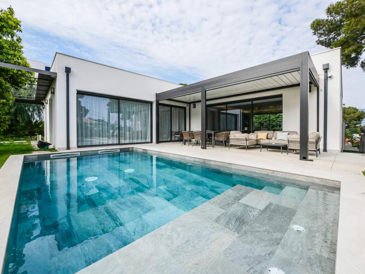 CAP MARTIN - VILLA CONTEMPORAINE - SECTEUR PRISÉ