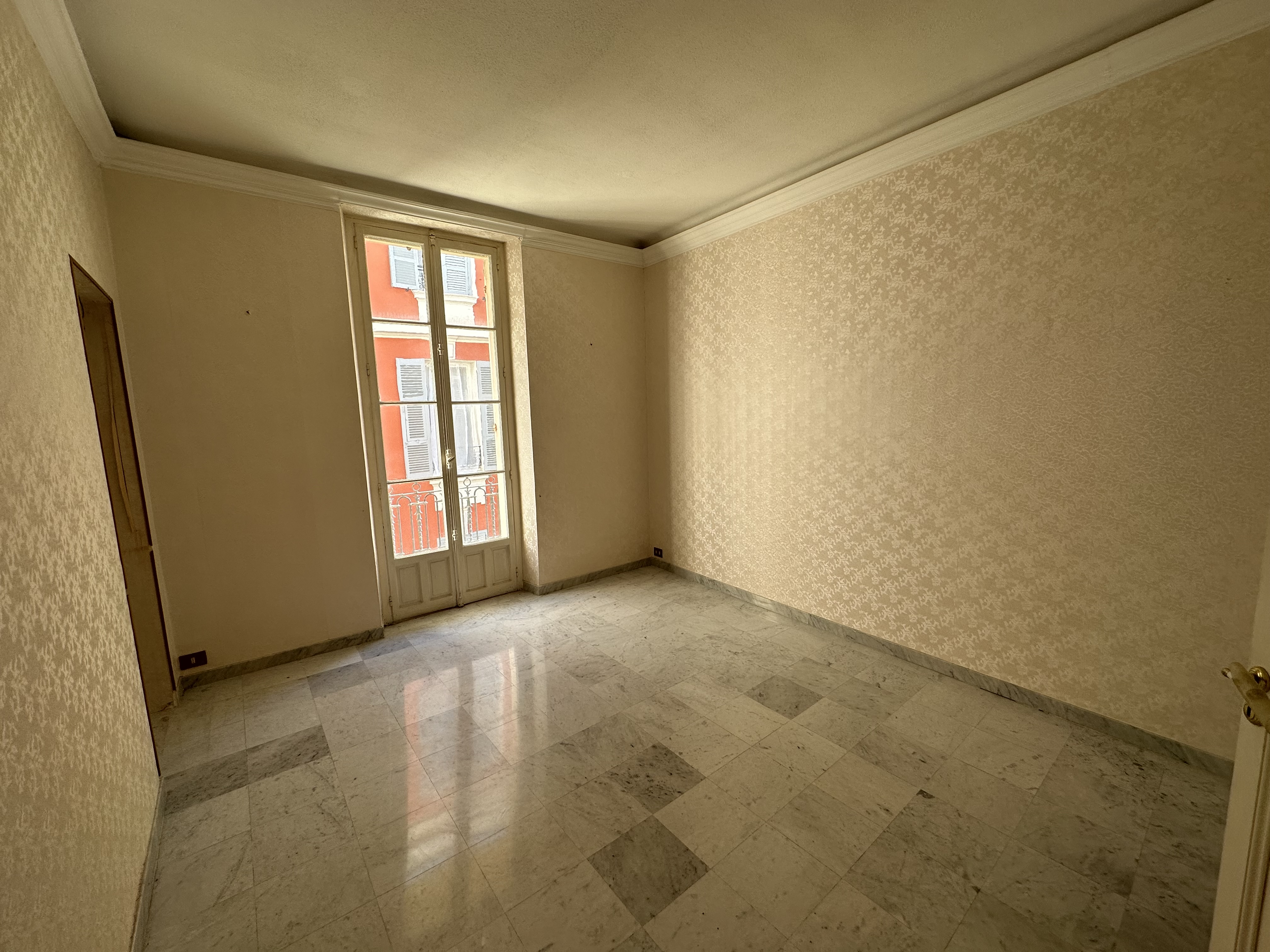 Appartement à rénover au cœur de la Condamine