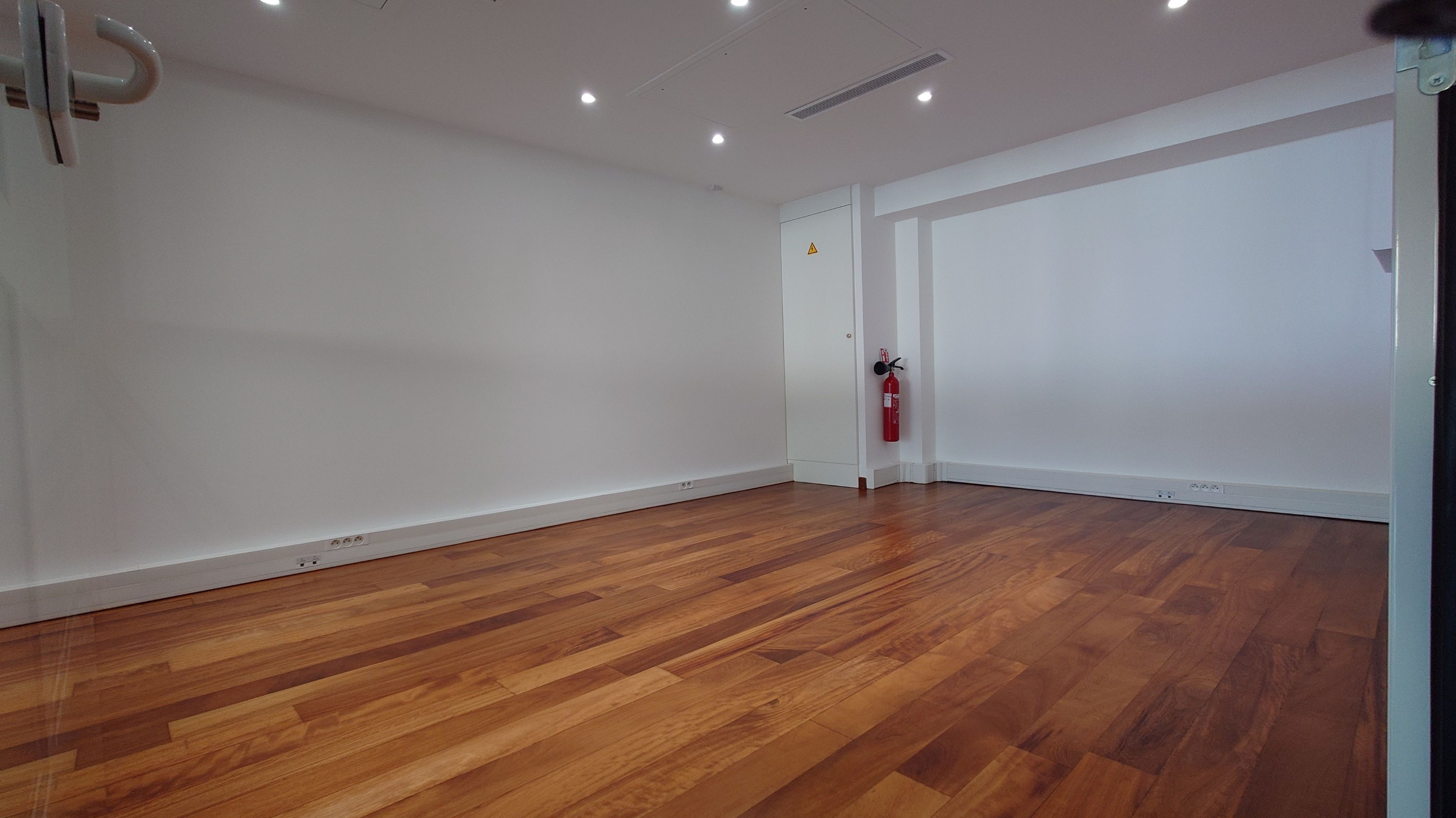 J4fXk_bureau-fond-gauche-1724429480.jpg