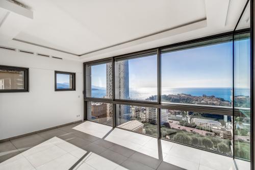 Monte-Carlo View: 3P avec Vue Panoramique, Cave & Parking dans Immeuble avec Concierge 24/7