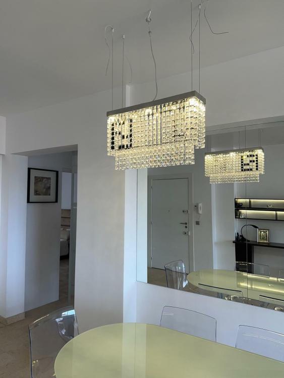 Appartement de quatre pièces en excellent état et élégamment meublé, avec vue sur la mer
