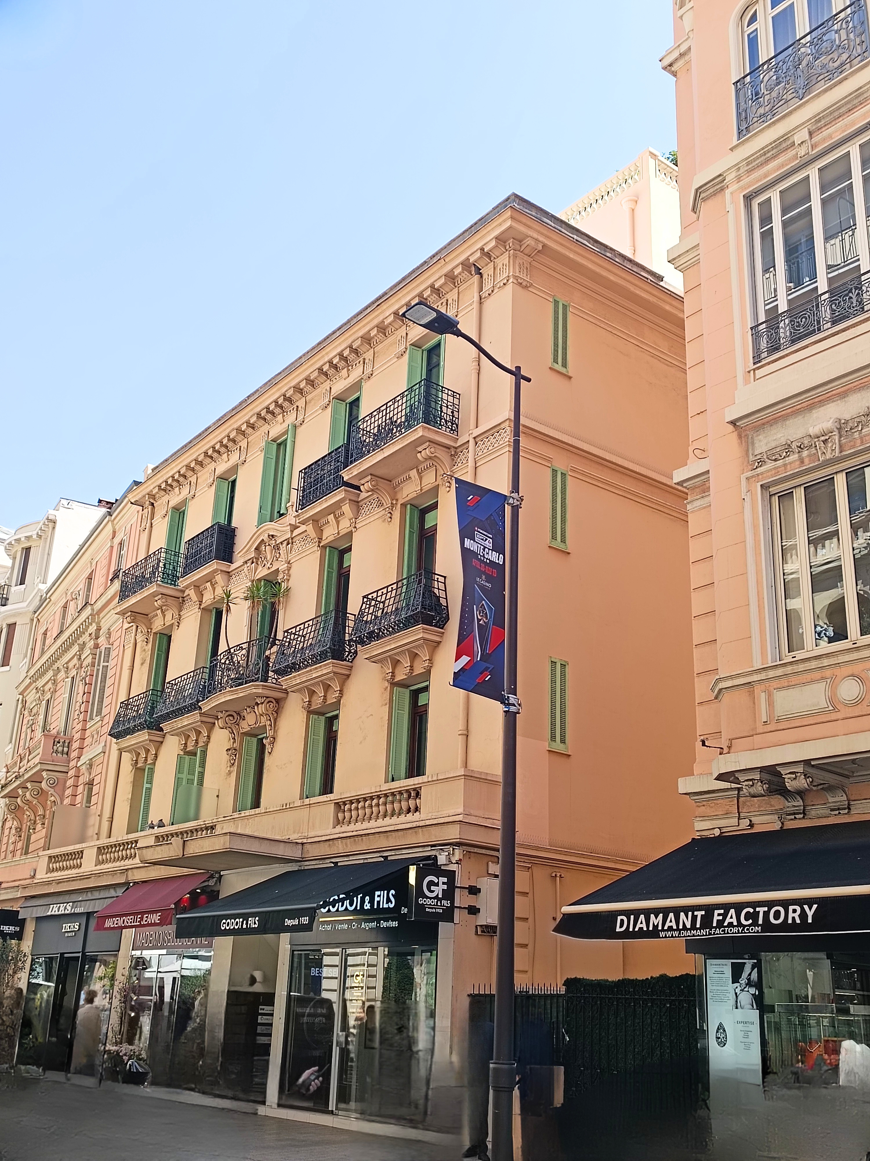 L'Ambassador - Boulevard des Moulins