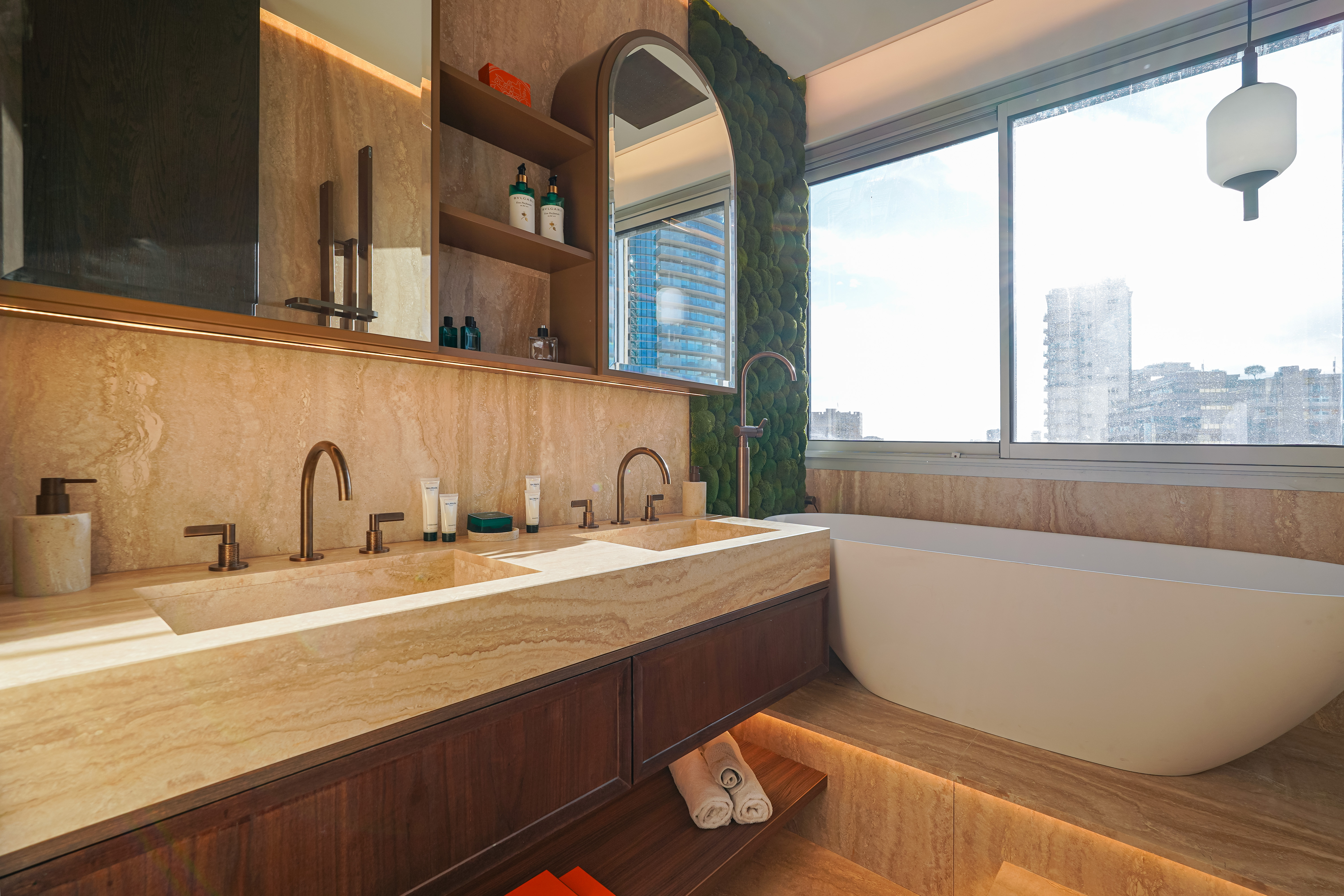 JuhYL_sdb-chambre-master-chateau-perigord-barnes-valeri-agency-monaco-1767802226.jpg