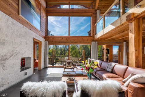 Un chalet Bayrou à vendre dans la région de Villars-sur-Ollon - L'art de la construction alpine de Megève à Crans-Montana