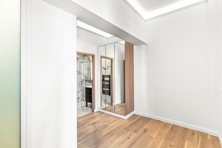 L'Ambassador: Appartement de deux pièces entièrement rénové