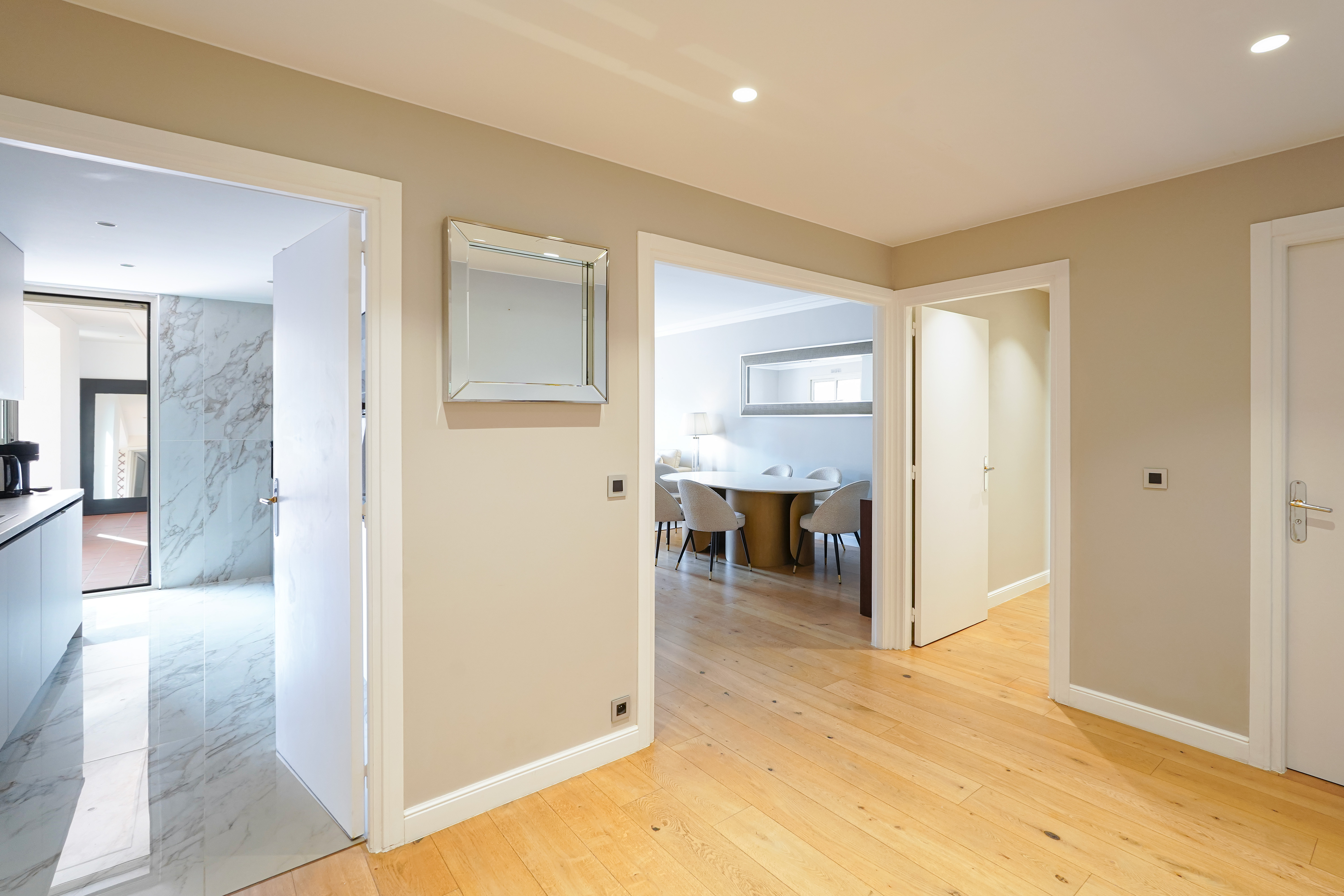 Kjak4_hall-d-entre-e-barnes-valeri-agency-monaco-1776689963.jpg