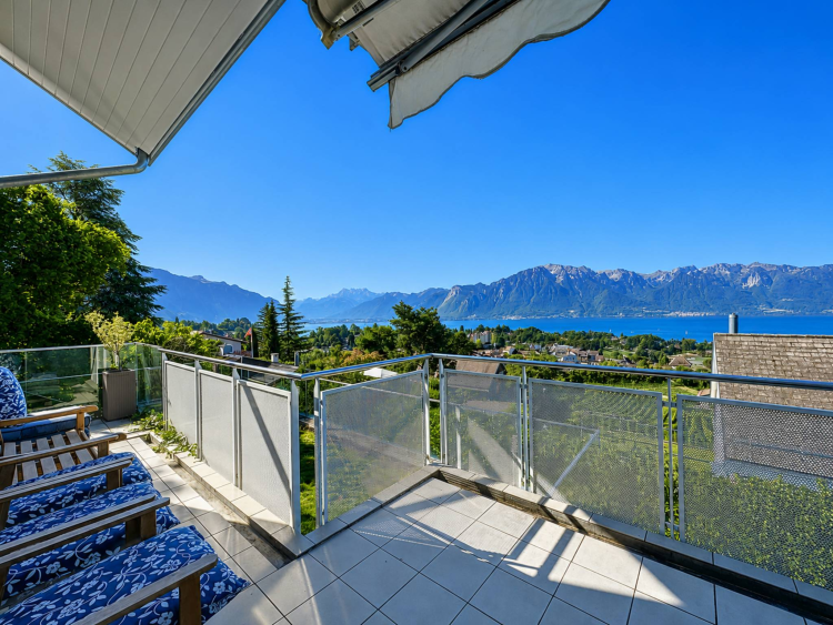 Villa jumelle de 5.5 pièces, avec vue panoramique sur le lac et les Alpes !
