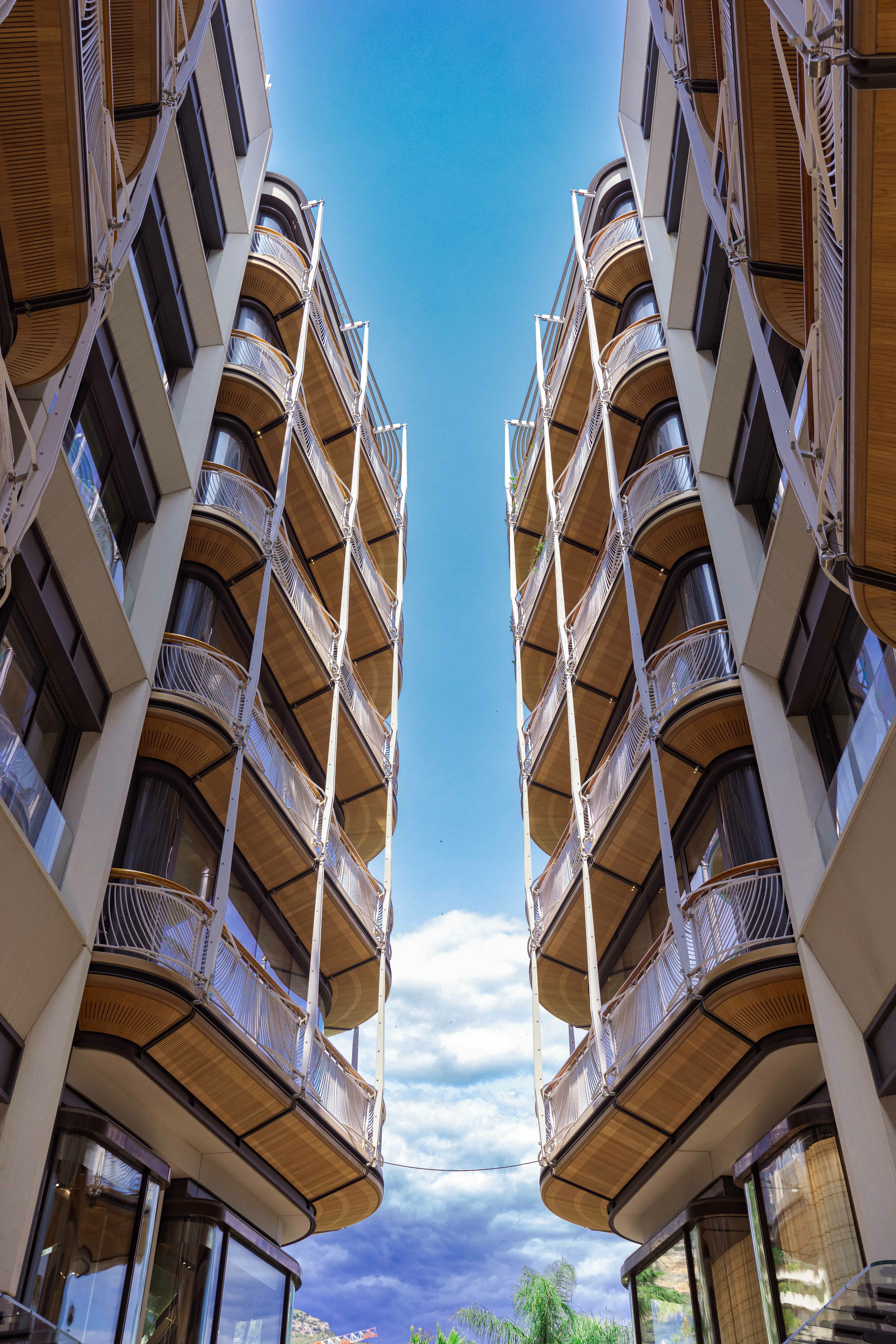 LUXUEUX FULL FLOOR - CARRE D'OR