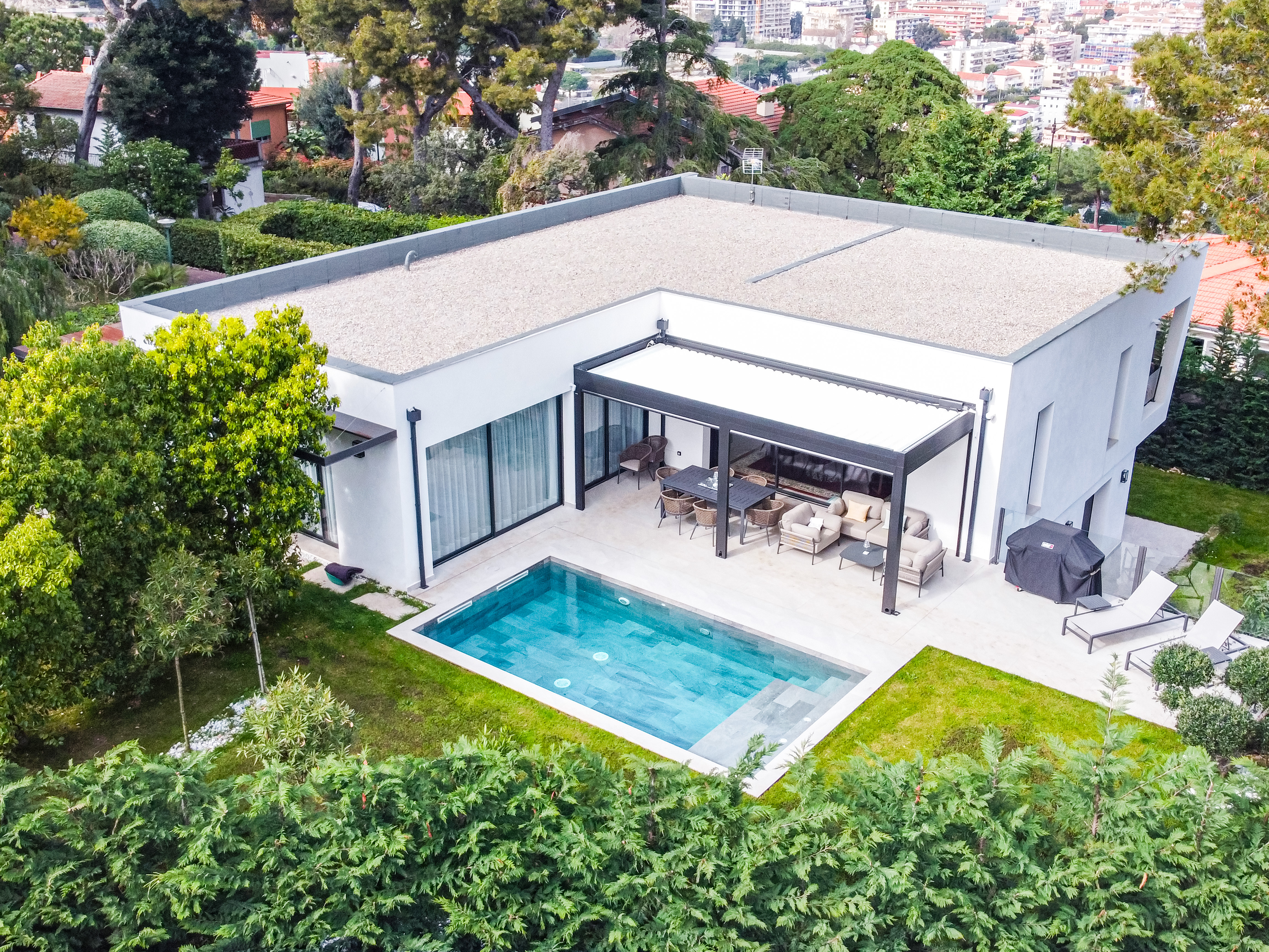 CAP MARTIN - VILLA CONTEMPORAINE - SECTEUR PRISÉ