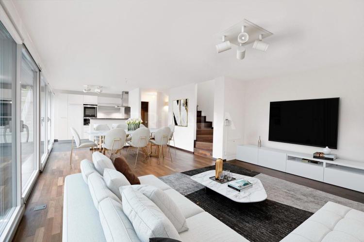 KyDUU_lookmove_236831747_1.jpg