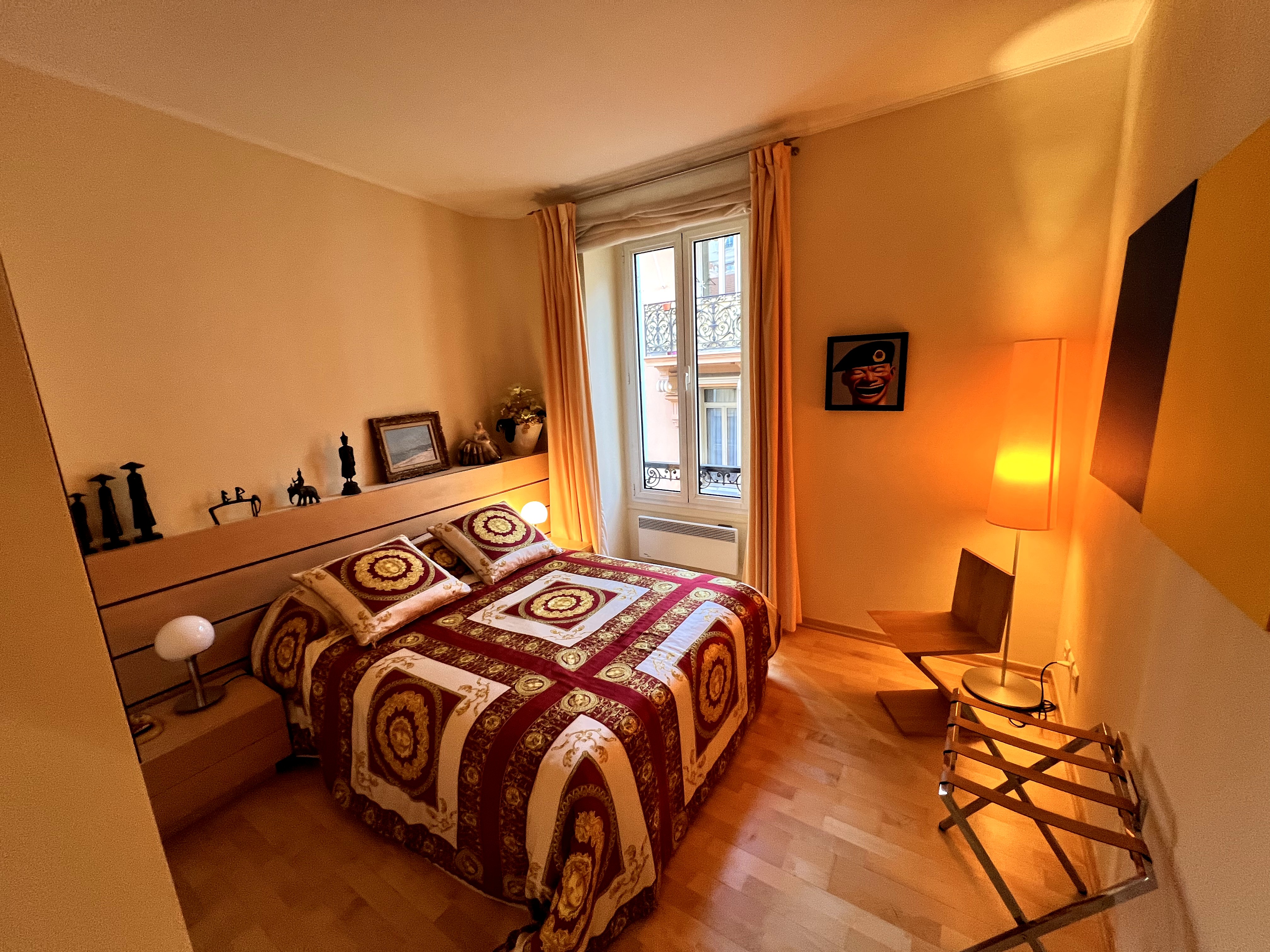 SOUS OFFRE ACCEPTÉE- MONTE CARLO - IMMEUBLE BOURGEOIS SOUS LOI - 4 PIECES