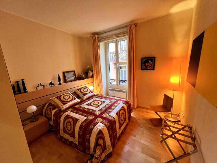 SOUS OFFRE ACCEPTÉE- MONTE CARLO - IMMEUBLE BOURGEOIS SOUS LOI - 4 PIECES