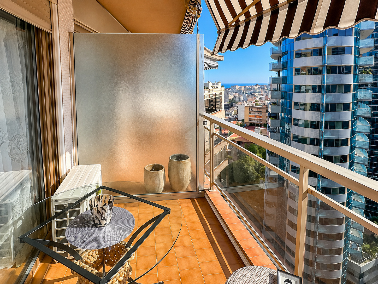 LA ROUSSE - ANNONCIADE - STUDIO EN ETAGE ELEVE