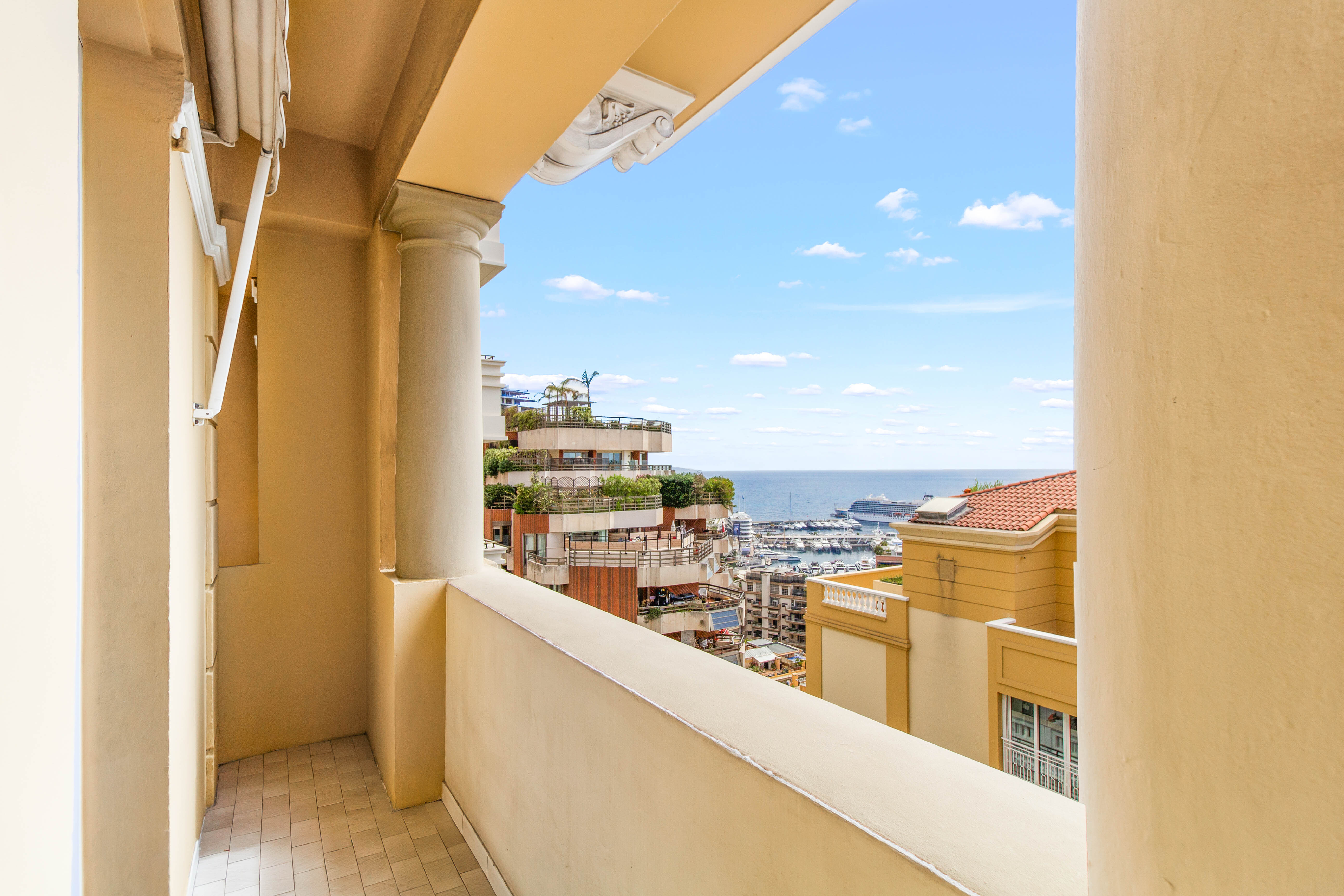 Villa Nel : 3 Pièces à Rénover avec Vue Mer et Cave