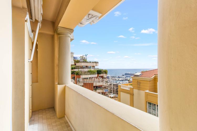 Villa Nel : 3 Pièces à Rénover avec Vue Mer et Cave