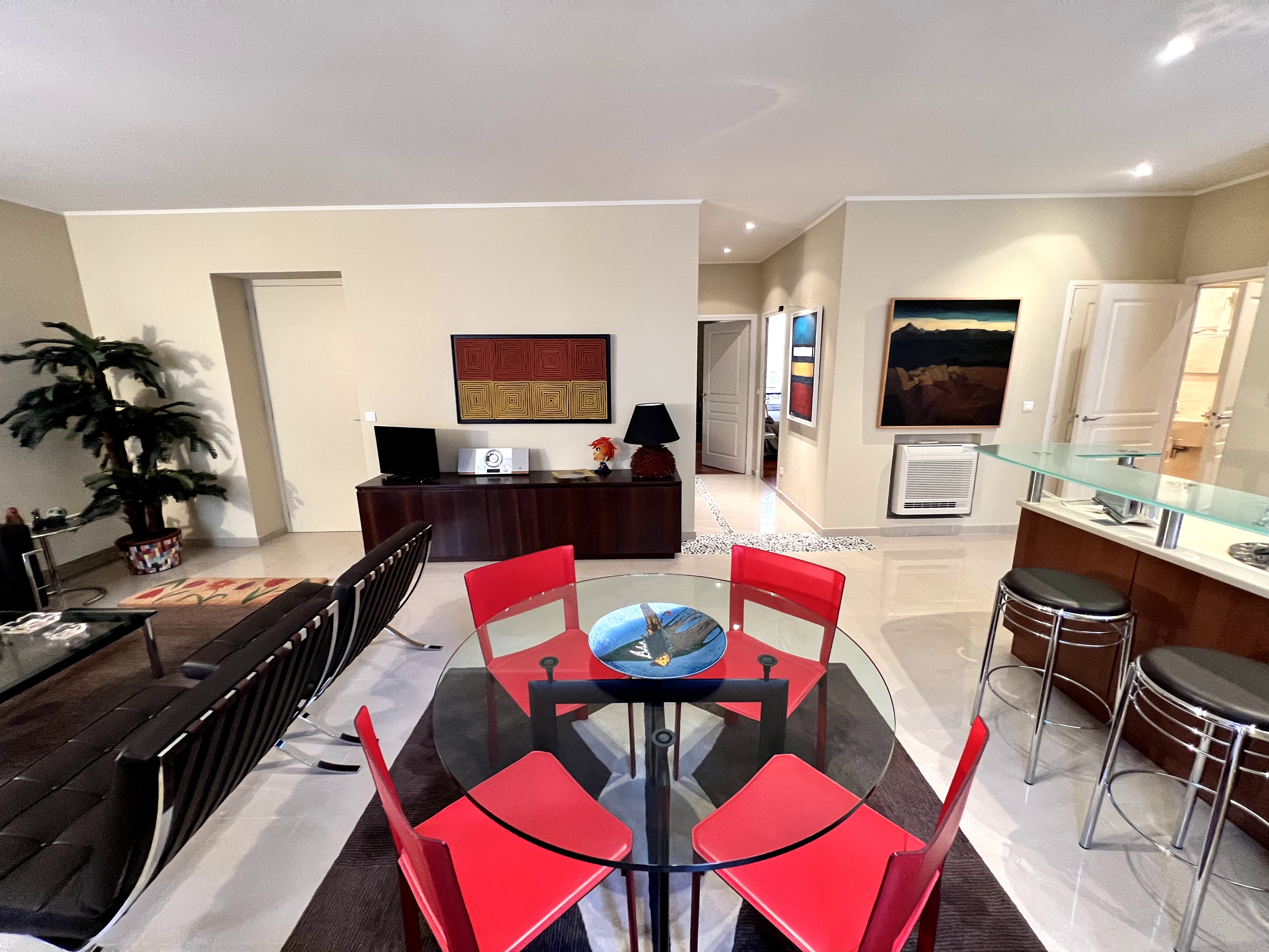 SOUS OFFRE ACCEPTÉE- MONTE CARLO - IMMEUBLE BOURGEOIS SOUS LOI - 4 PIECES